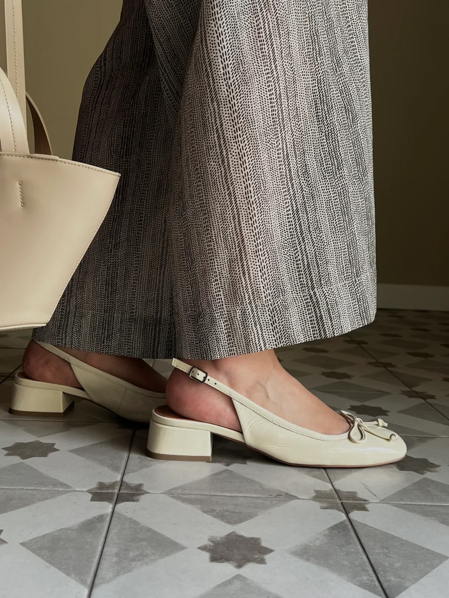 Slingback in vernice con fiocchetto - immagine 8