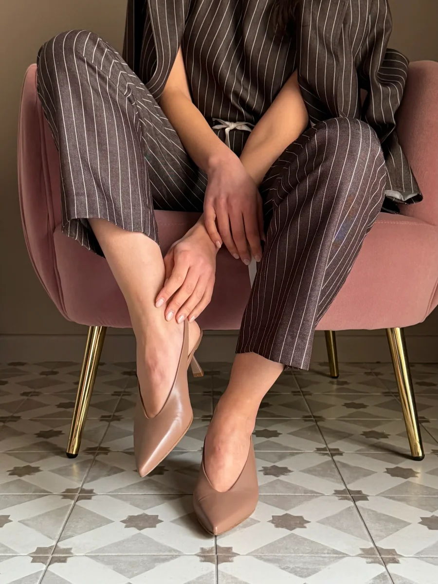 Slingback nude in capretto - immagine 9