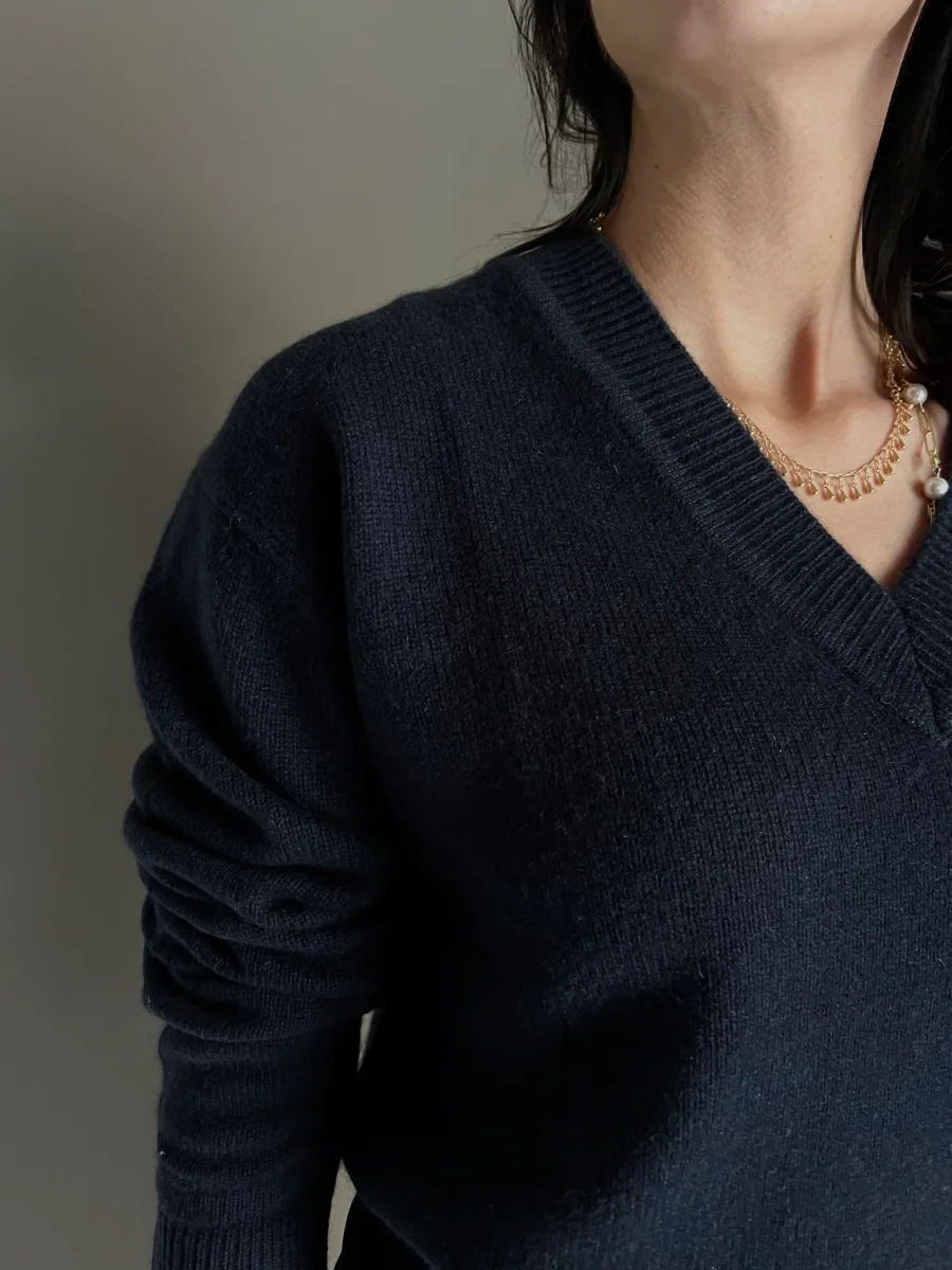 Maglia scollo a V in 100% cashemire blu marine - immagine 3