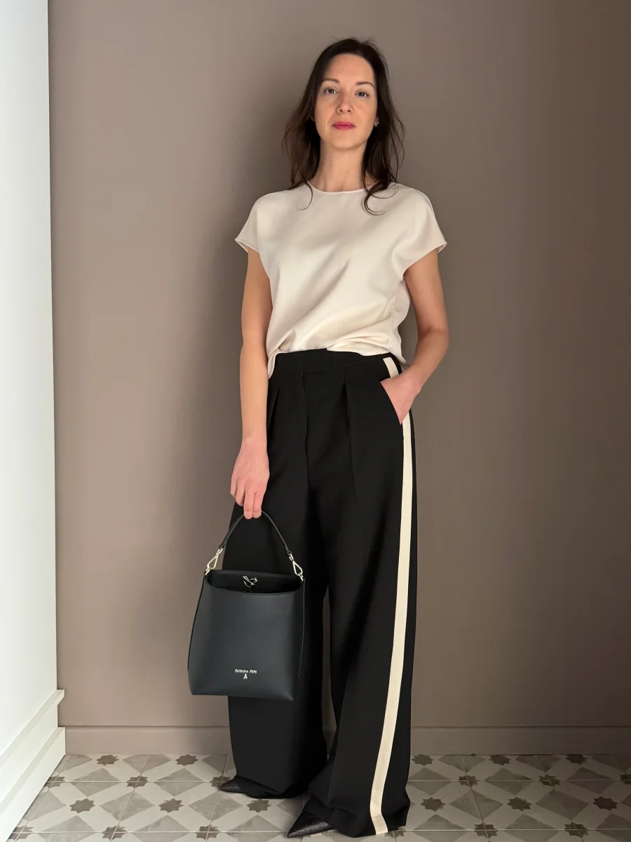 Pantalone a palazzo in crepe fluido con banda laterale - immagine 5