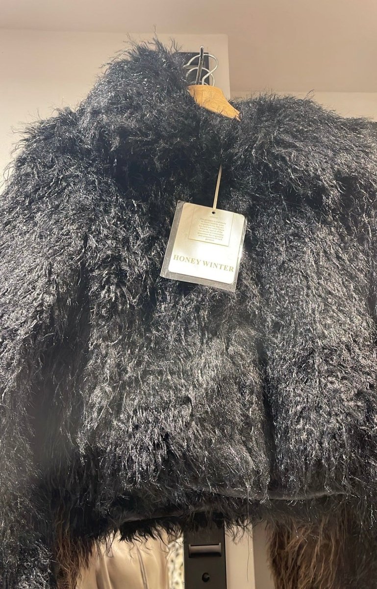 Ecofur a pelo riccio e lungo-modello crop con collo-foderata