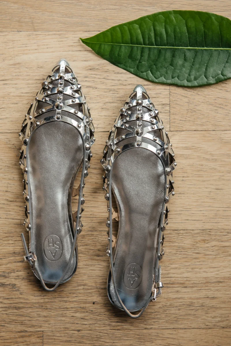 Slingback in pelle con borchiette in pelle specchio - immagine 4