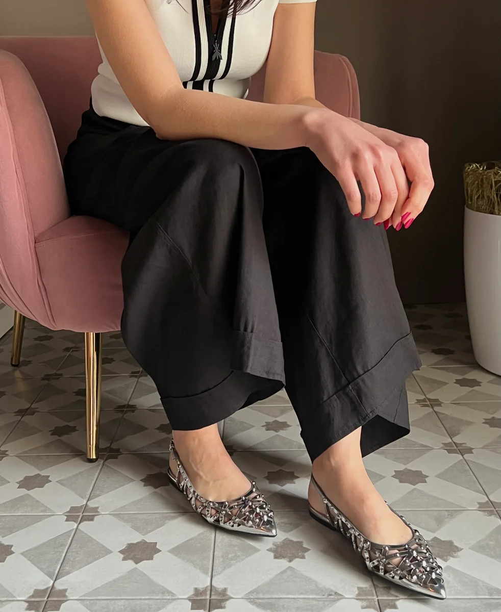 Slingback in pelle con borchiette in pelle specchio - immagine 8
