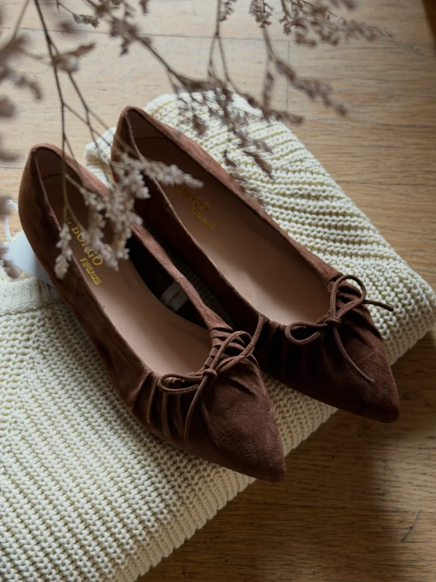 Scarpa in suede con plisse’