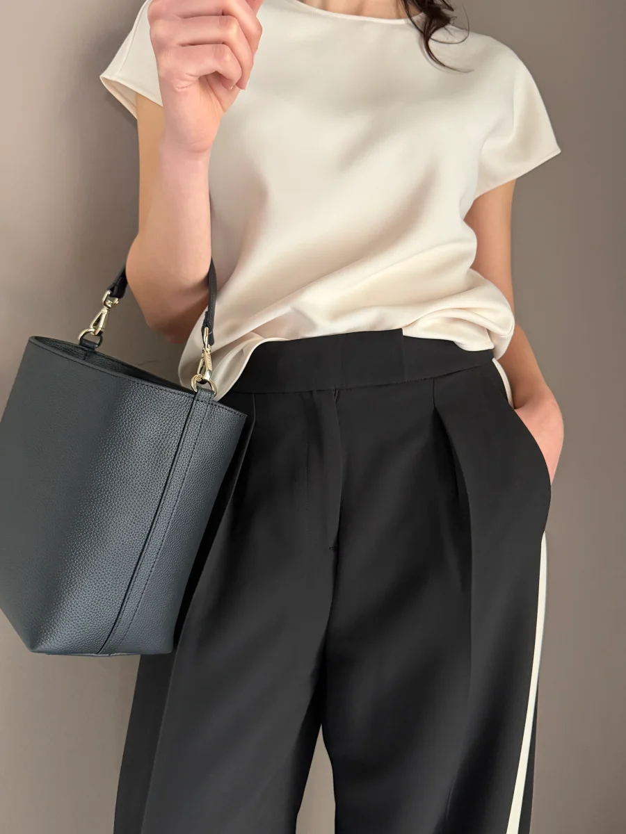 Pantalone a palazzo in crepe fluido con banda laterale - immagine 6