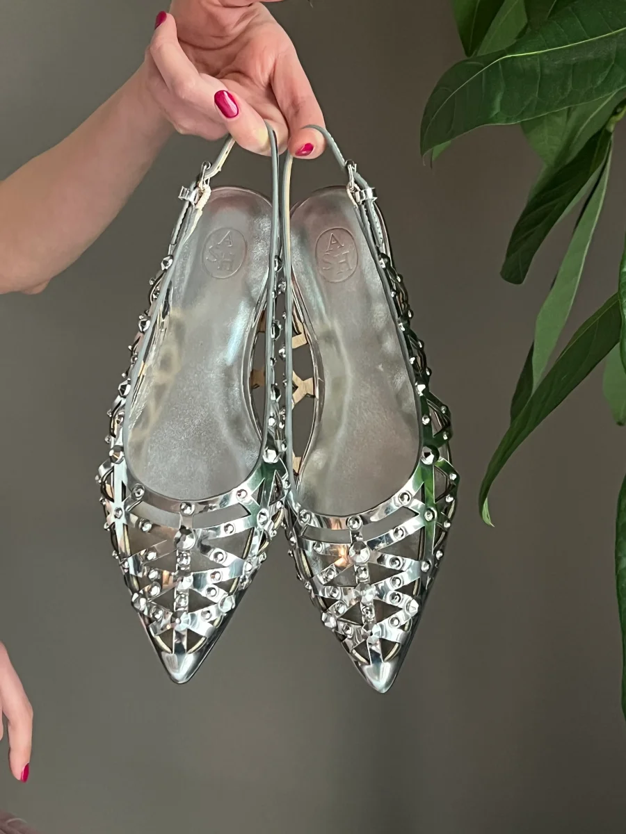 Slingback in pelle con borchiette in pelle specchio - immagine 2