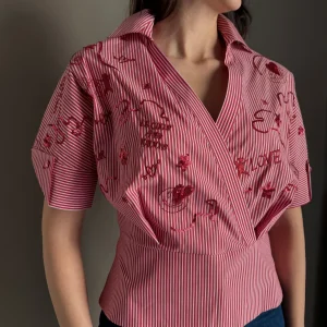 Camicia a righe con ricami preziosi