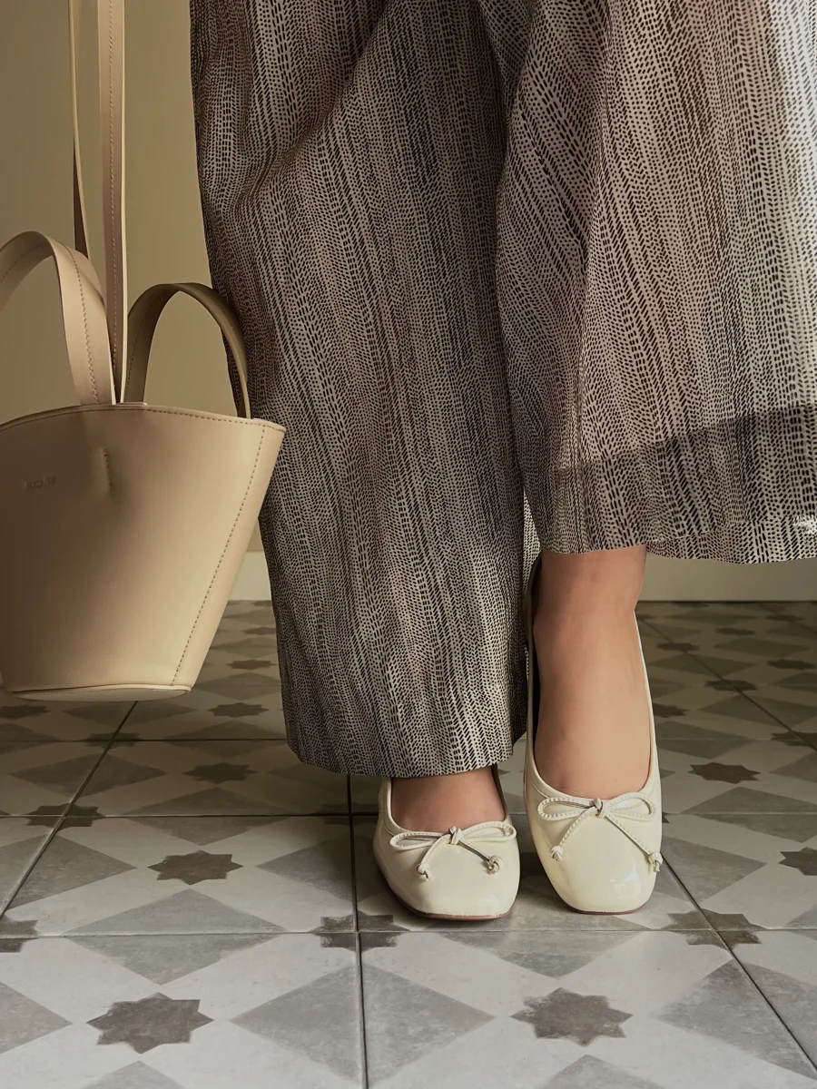 Slingback in vernice con fiocchetto - immagine 7