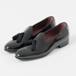 Mocassino Verniciato con Nappine Scamosciate