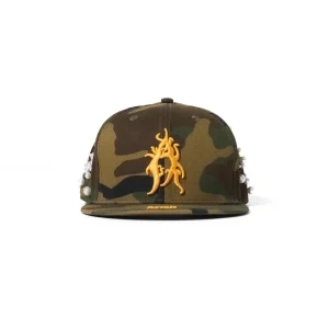 Cappello con ricami 3D e perle rivettate