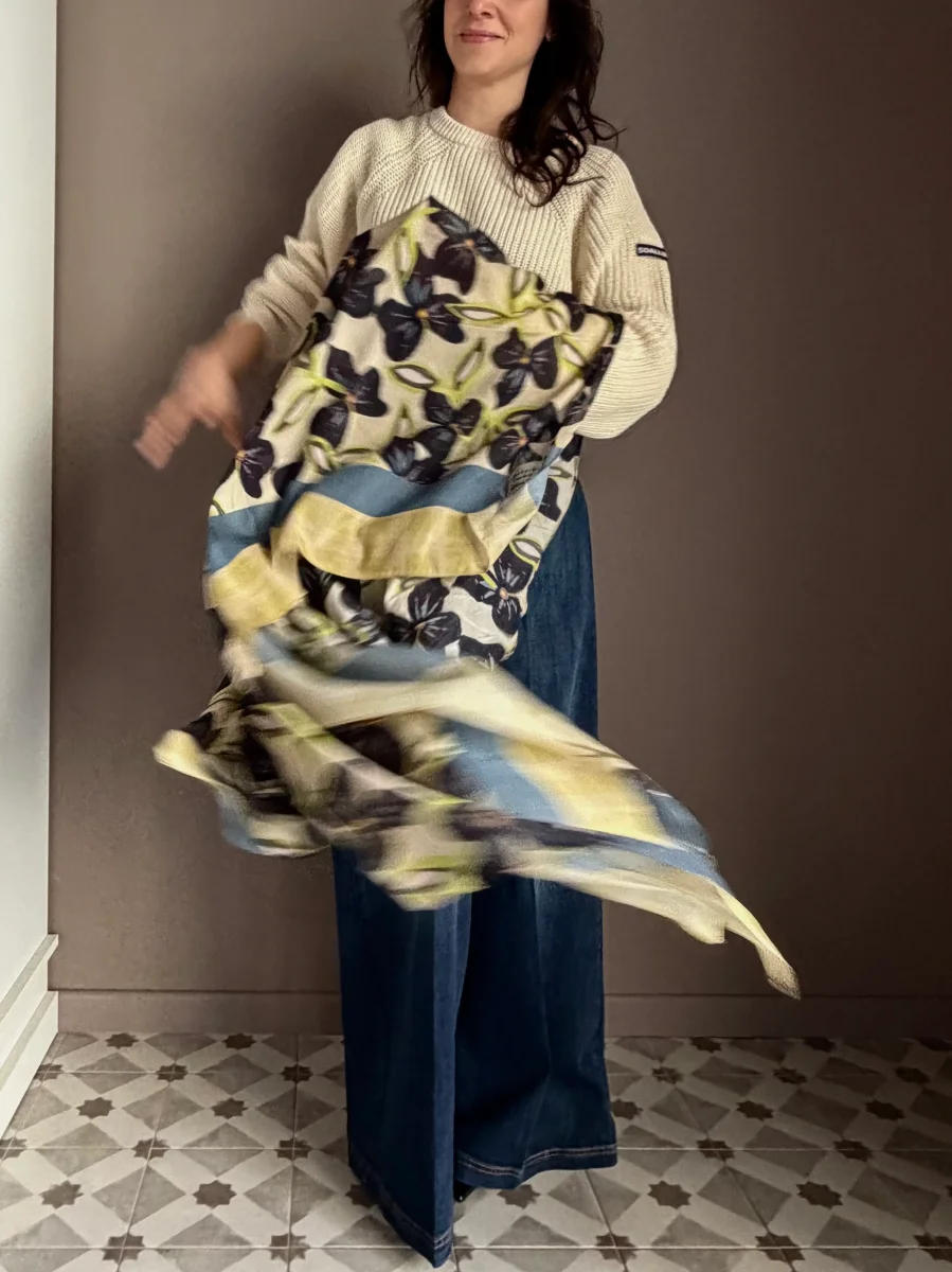 Sciarpa in cotone e seta floreale - immagine 8