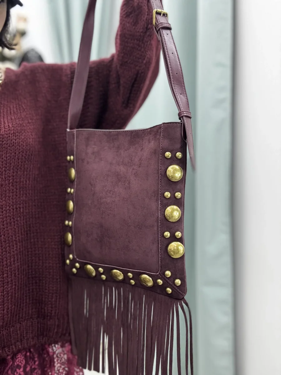 Borsa a spalla con frange e tracolla regolabile in similpelle e Alcantara - immagine 9